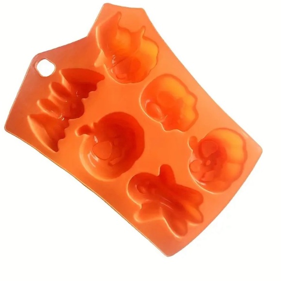 Halloween Silicone Cookie Cutter Set – Pumpkin, Skull, Ghost, & Bat Baking Molds - Picture 2 of 16